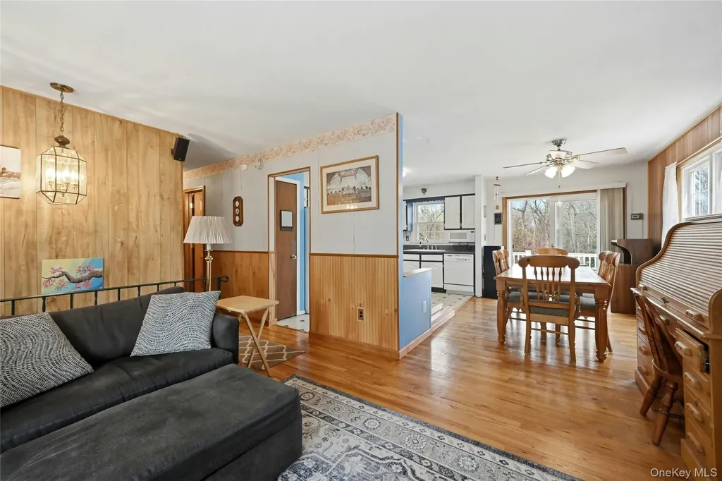 41 N Country Road Shoreham NY 11786