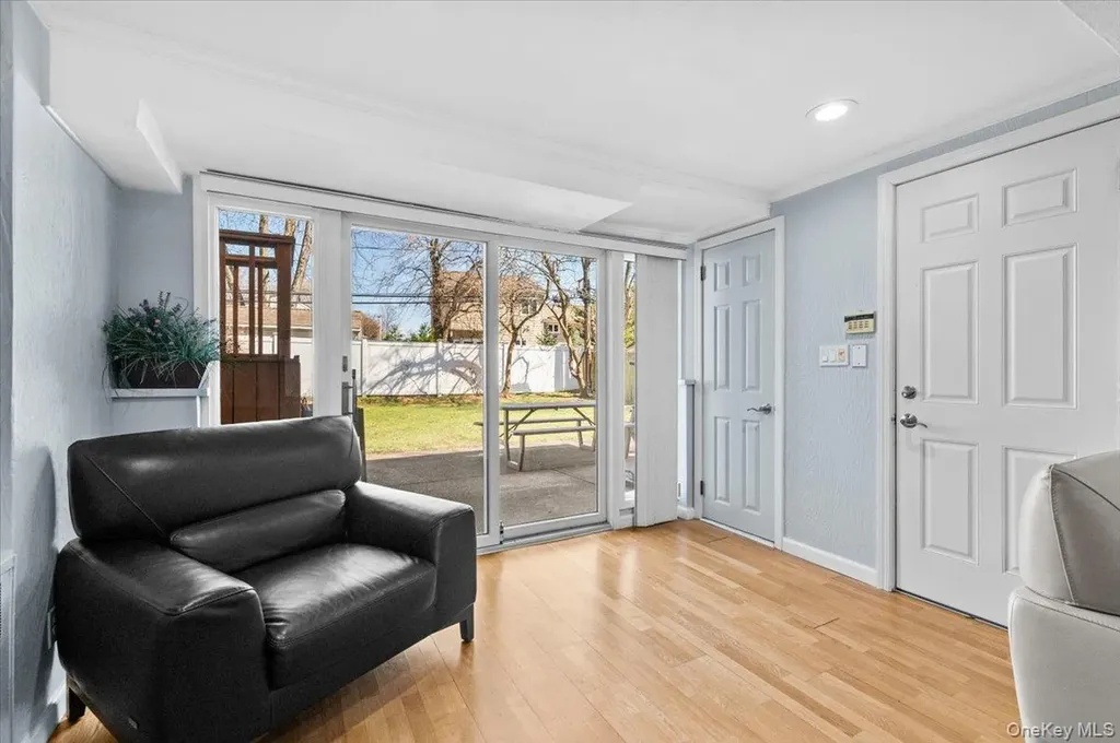 20 Pickwick Drive W Syosset NY 11791