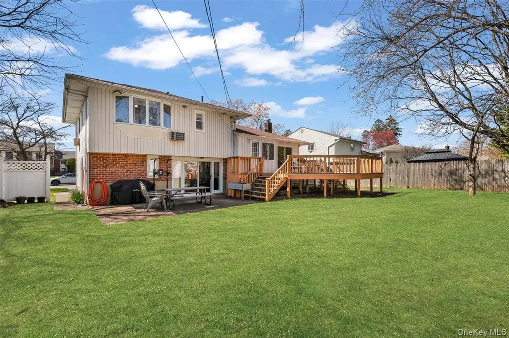 20 Pickwick Drive W Syosset NY 11791