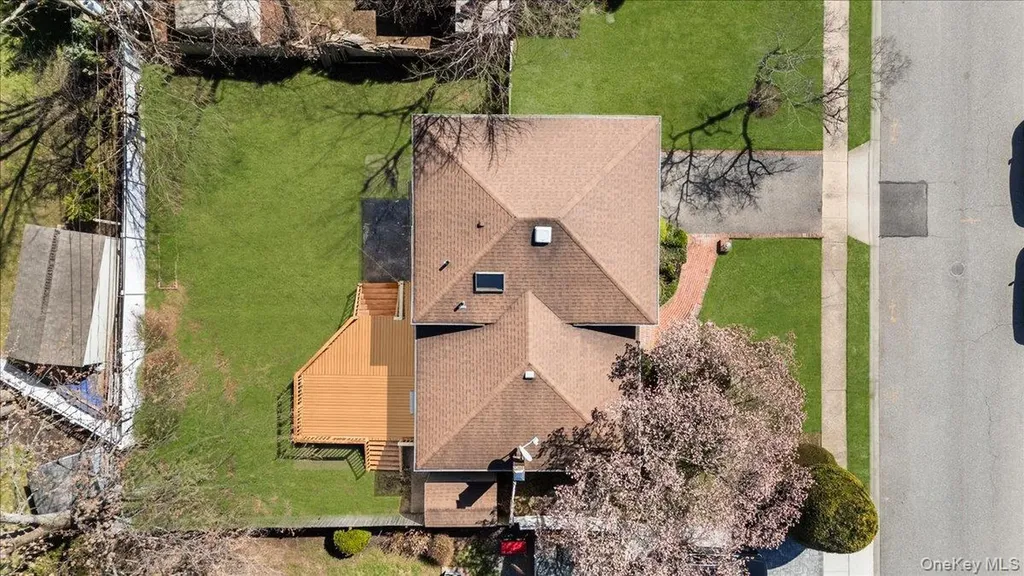 20 Pickwick Drive W Syosset NY 11791