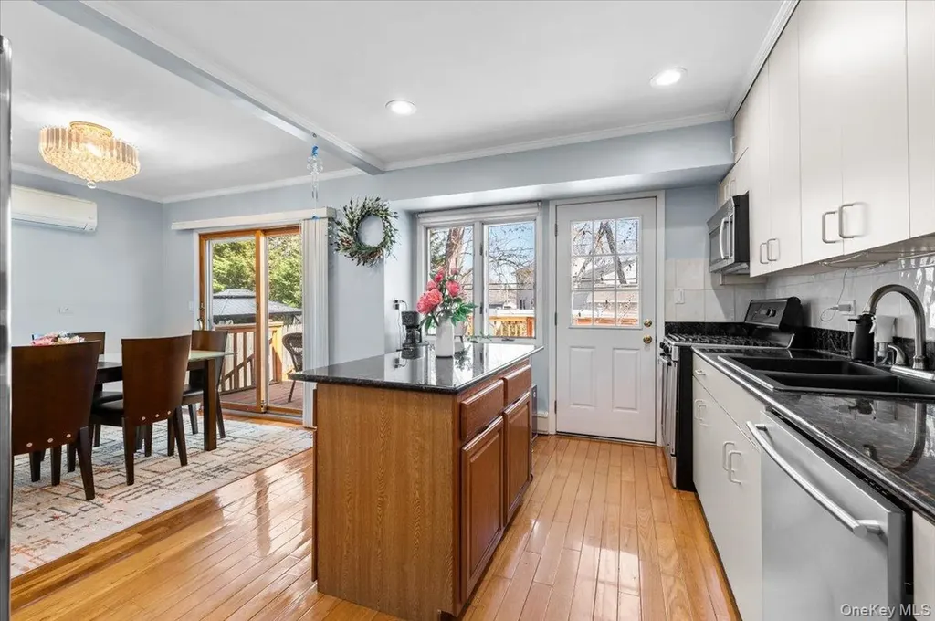 20 Pickwick Drive W Syosset NY 11791