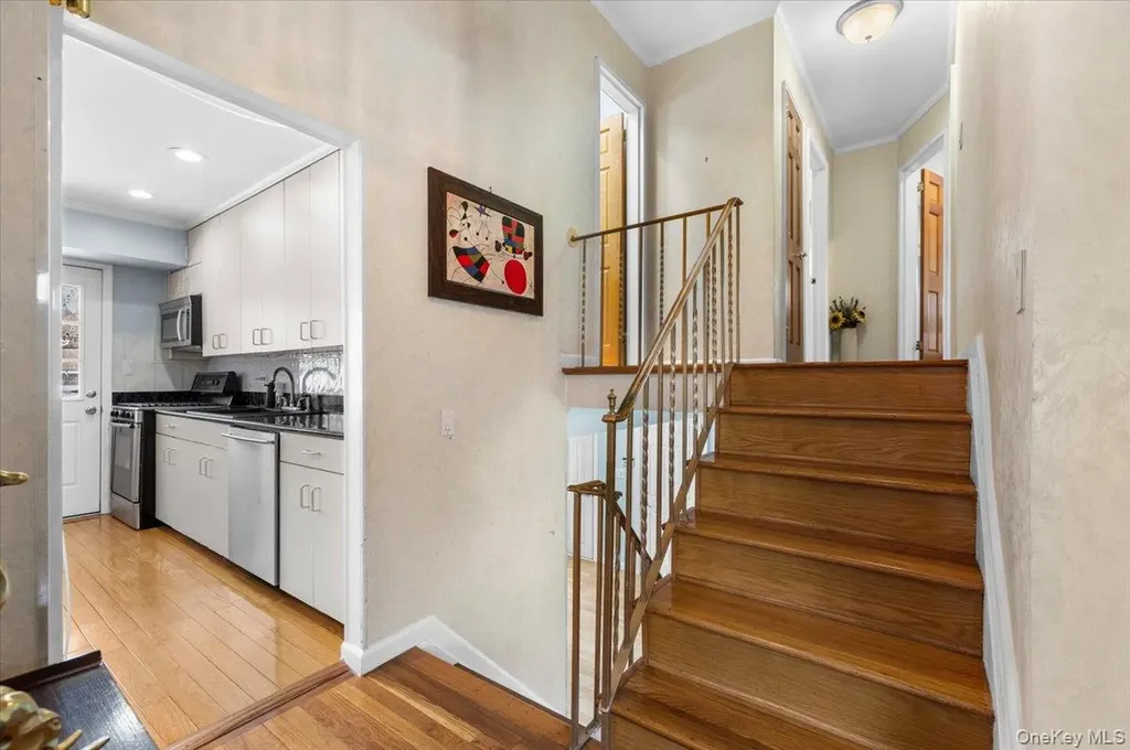 20 Pickwick Drive W Syosset NY 11791