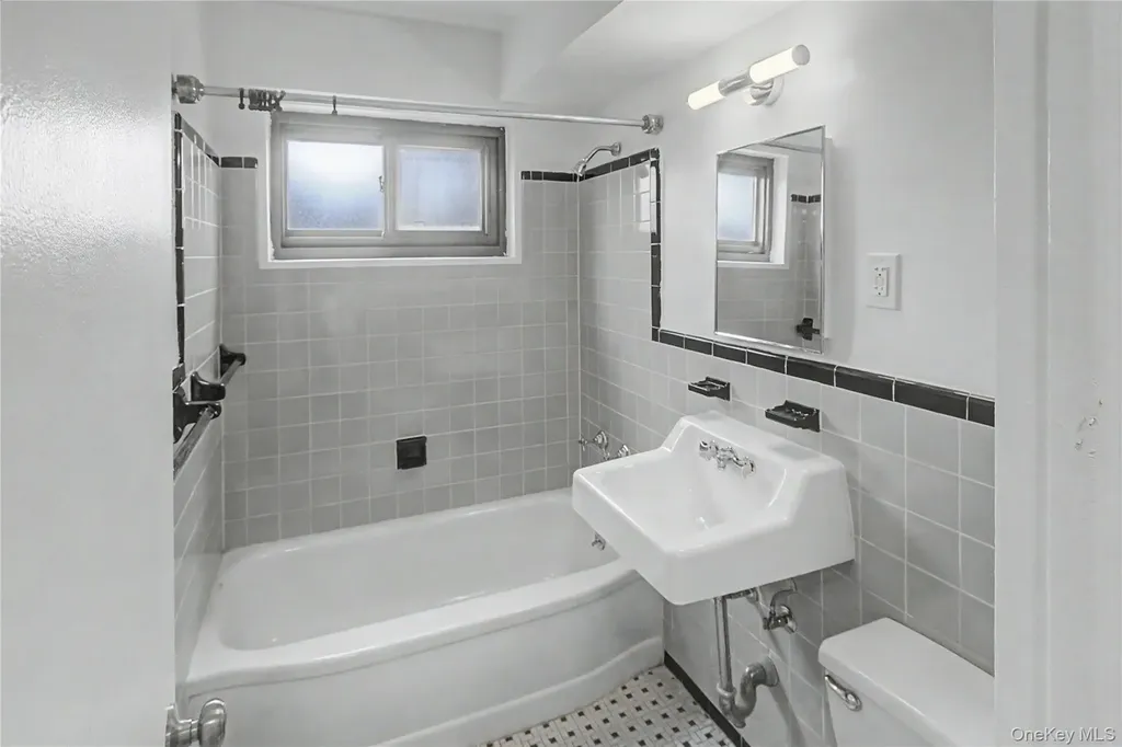21-85 34th Avenue Astoria NY 11106
