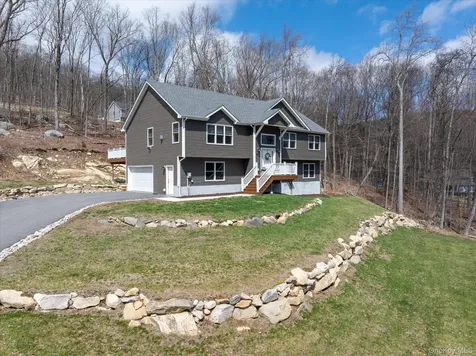 10 Eagle Hill Road Mahopac NY 10541
