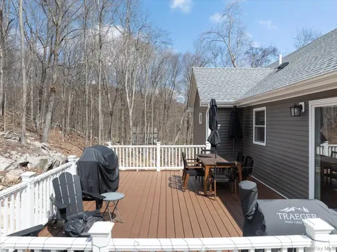 10 Eagle Hill Road Mahopac NY 10541