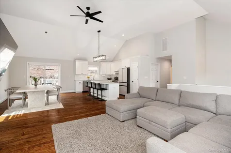 10 Eagle Hill Road Mahopac NY 10541