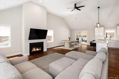 10 Eagle Hill Road Mahopac NY 10541