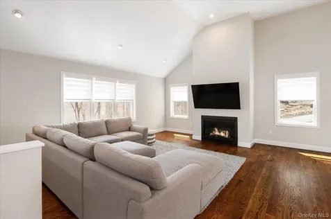10 Eagle Hill Road Mahopac NY 10541