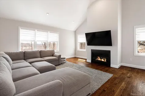 10 Eagle Hill Road Mahopac NY 10541