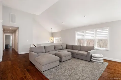 10 Eagle Hill Road Mahopac NY 10541