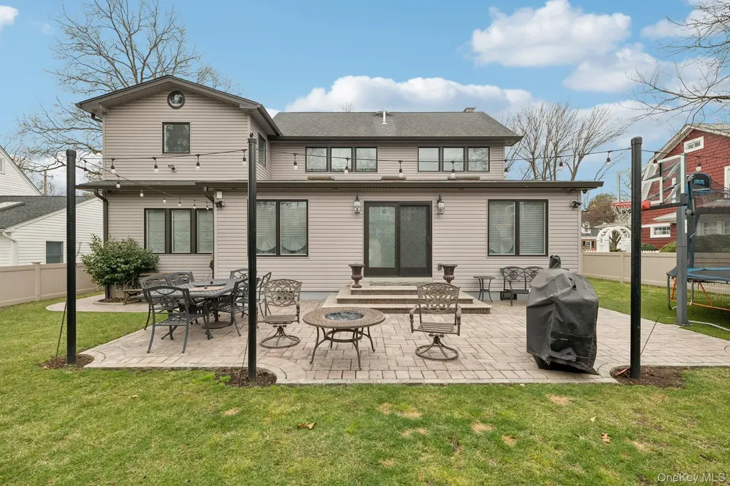 23 Ogden Avenue East Williston NY 11596