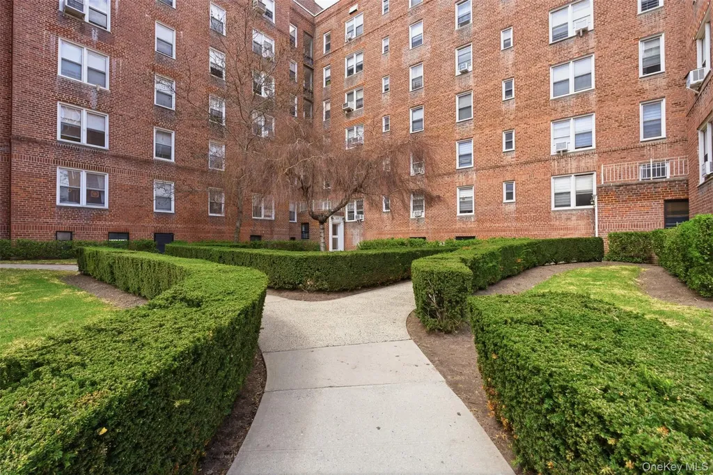 5639 Netherland Avenue Bronx NY 10471