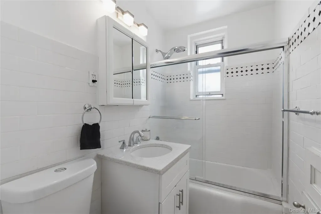 5639 Netherland Avenue Bronx NY 10471