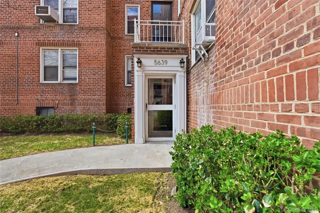 5639 Netherland Avenue Bronx NY 10471