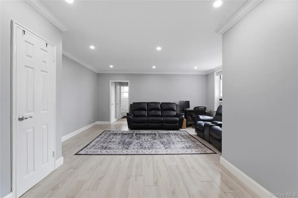 5639 Netherland Avenue Bronx NY 10471