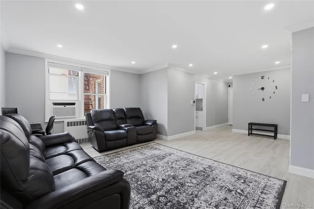 5639 Netherland Avenue Bronx NY 10471