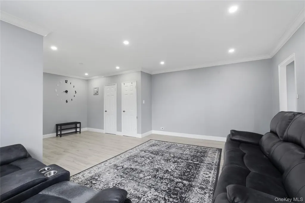 5639 Netherland Avenue Bronx NY 10471