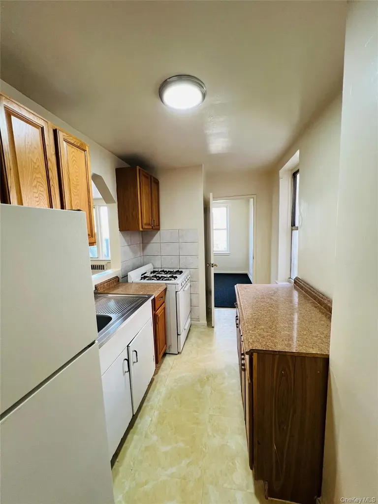 2385 Barker Avenue Bronx NY 10467