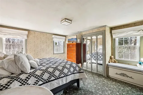 198 Pidgeon Hill Road Huntington Station NY 11746