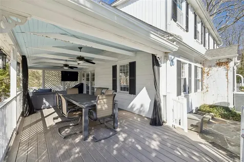 198 Pidgeon Hill Road Huntington Station NY 11746