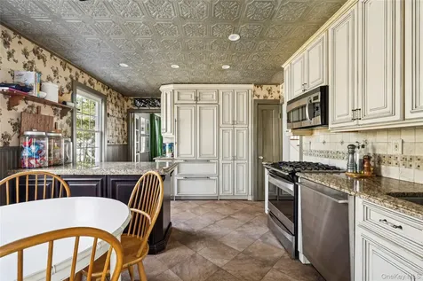198 Pidgeon Hill Road Huntington Station NY 11746