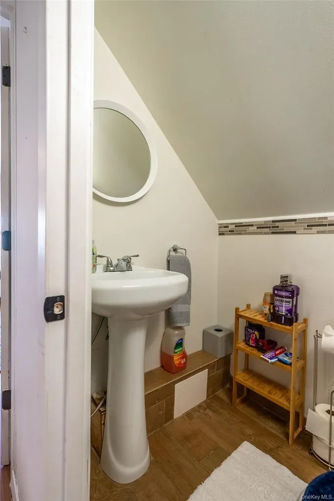 23 Bent Lane Levittown NY 11756