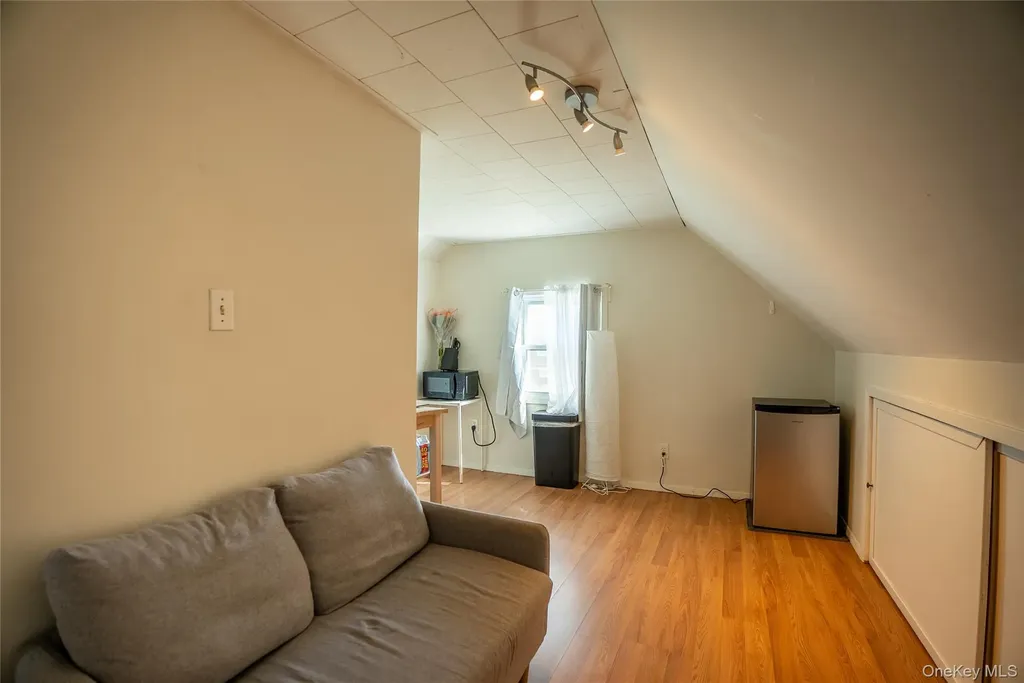 23 Bent Lane Levittown NY 11756