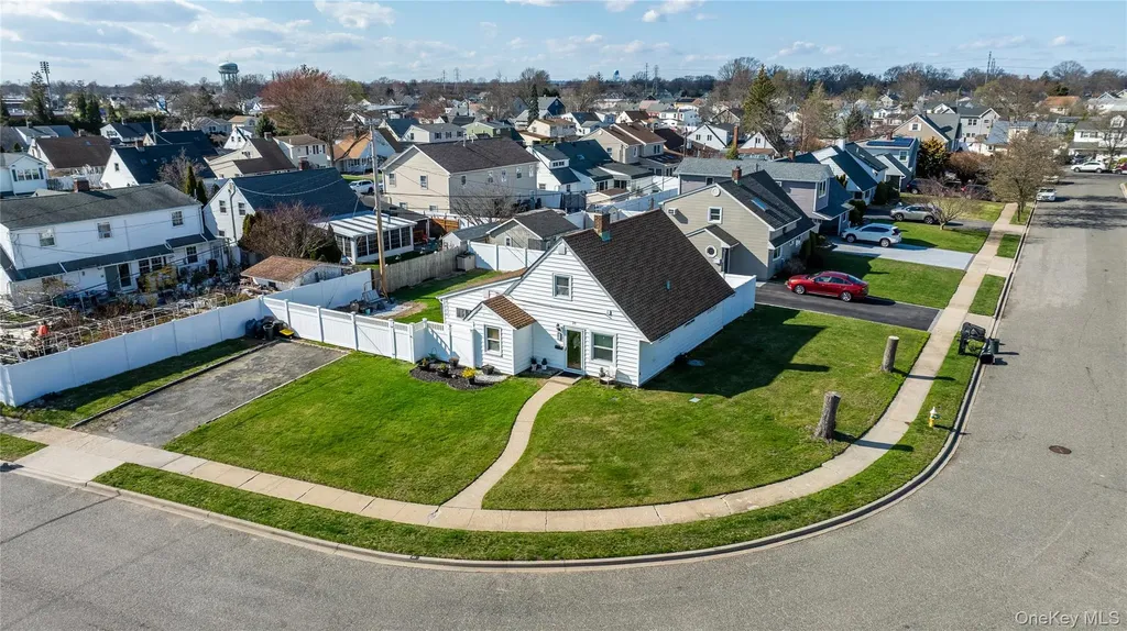 23 Bent Lane Levittown NY 11756