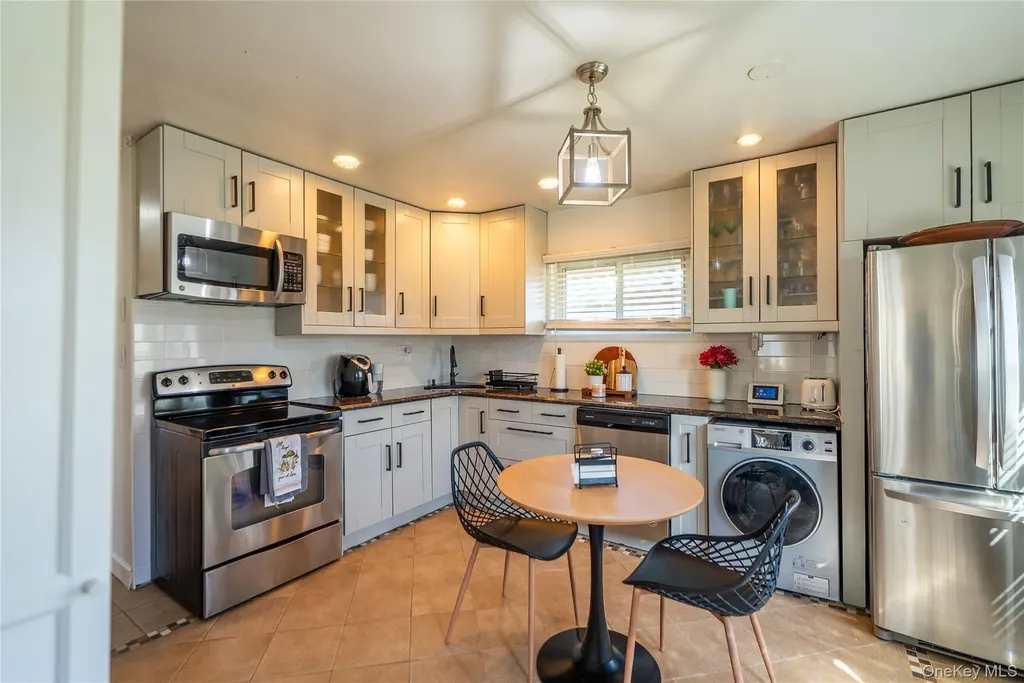 23 Bent Lane Levittown NY 11756