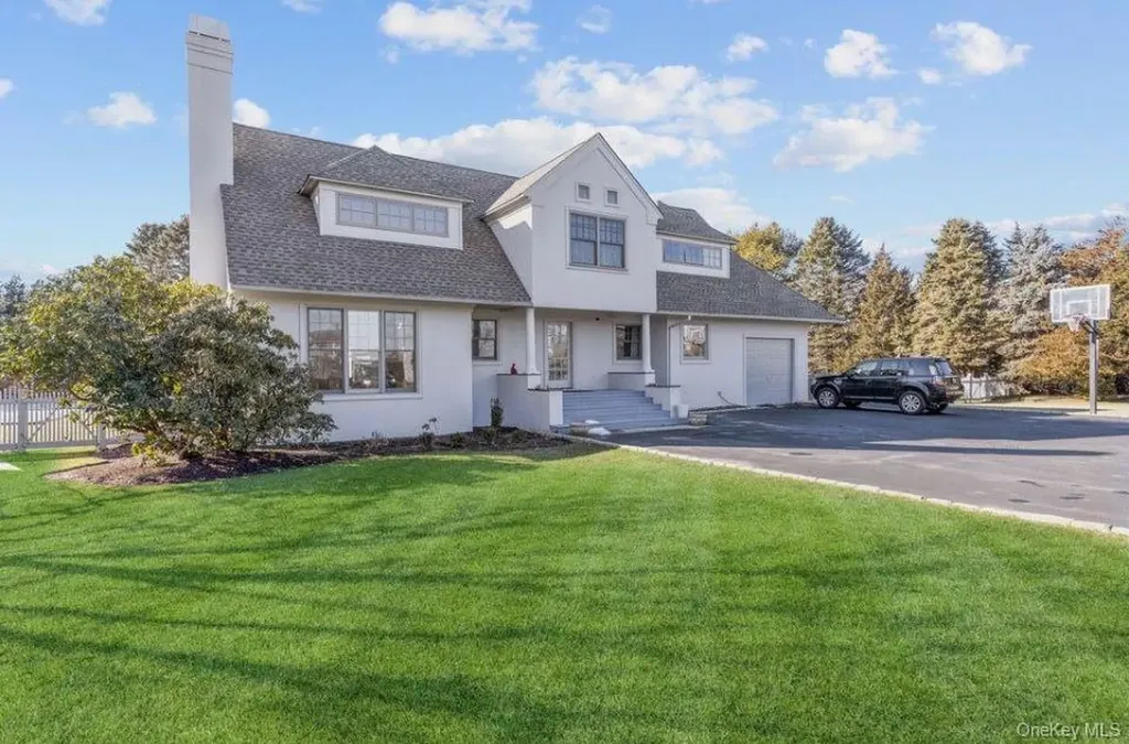 582 Hayground Road Wainscott NY 11976