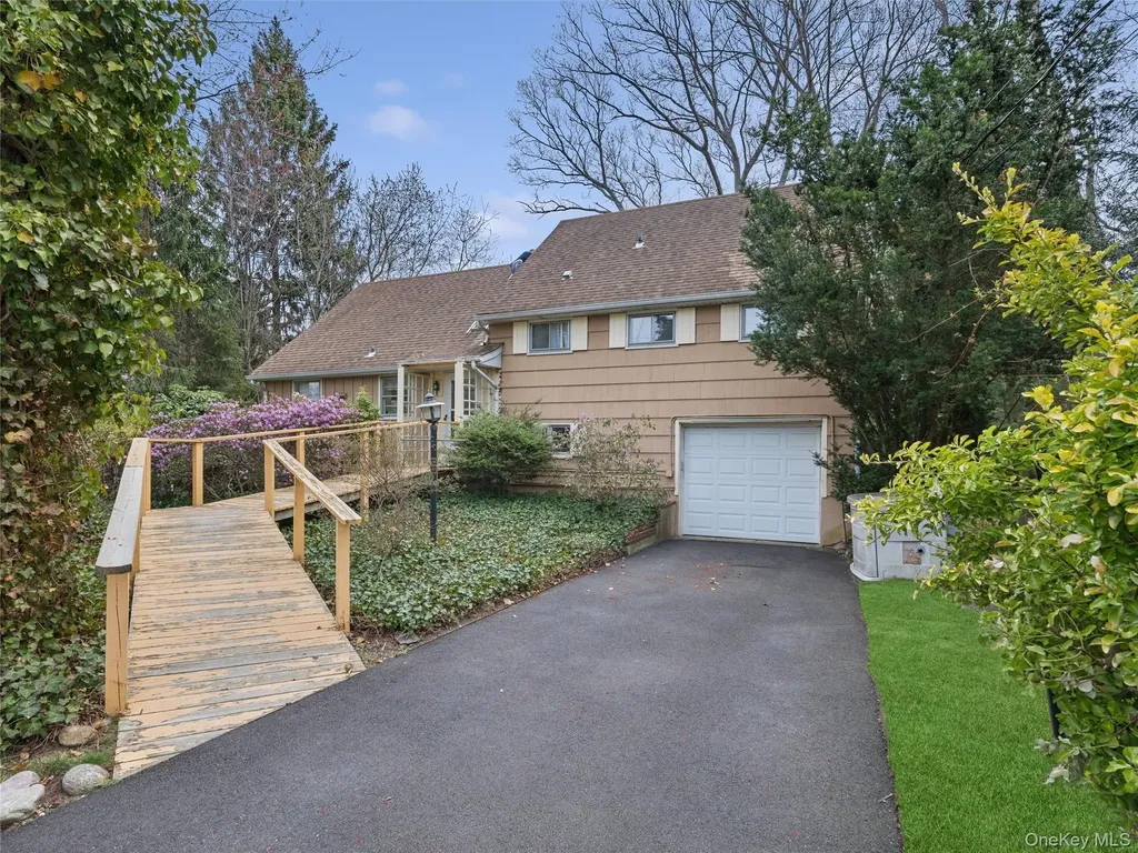 20 Cherry Lane Huntington NY 11743