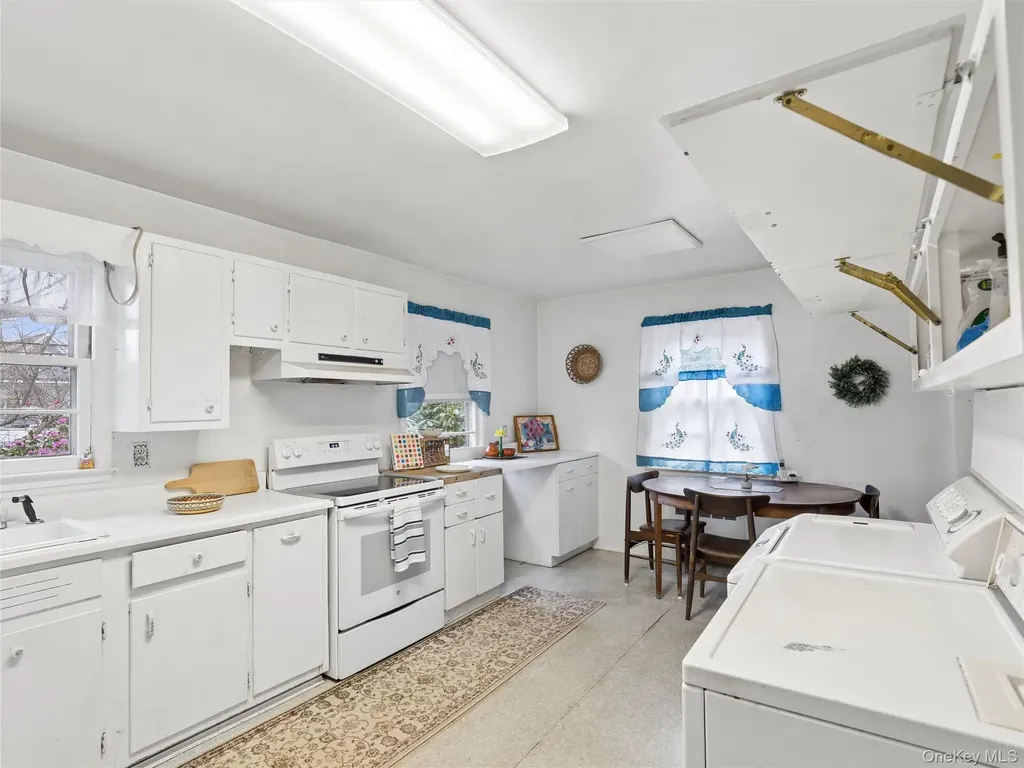 20 Cherry Lane Huntington NY 11743