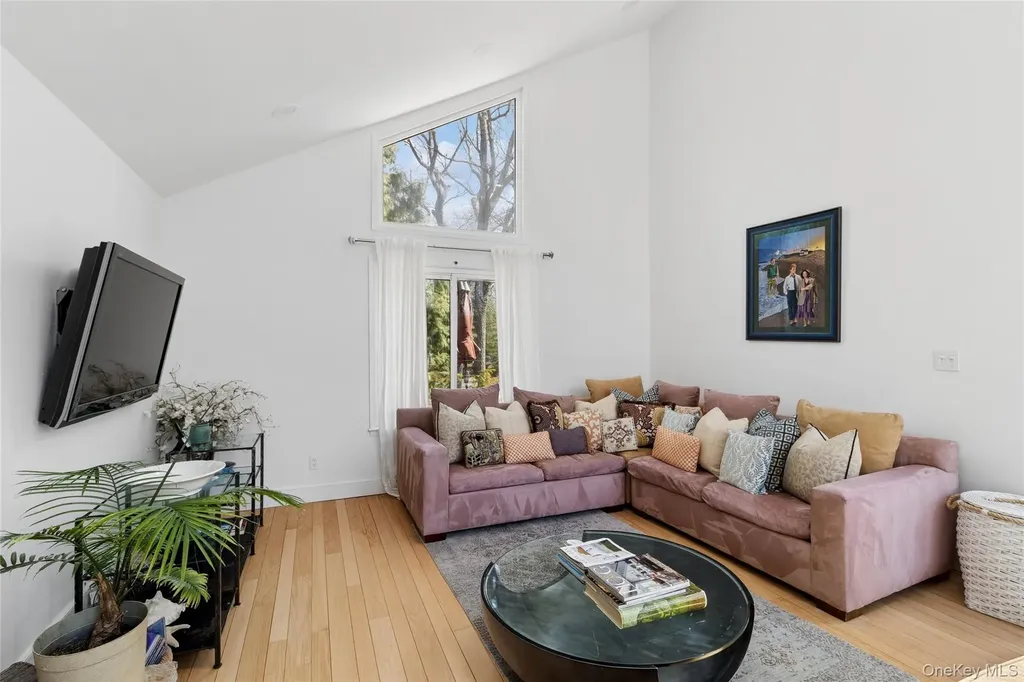 44 Diane Drive East Hampton NY 11937