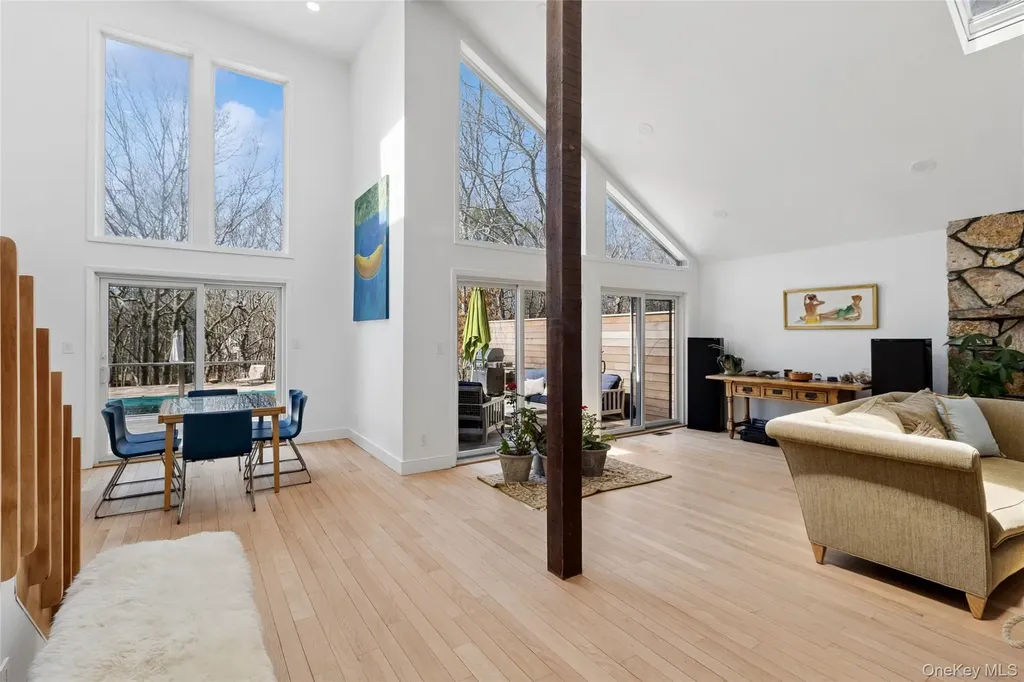 44 Diane Drive East Hampton NY 11937