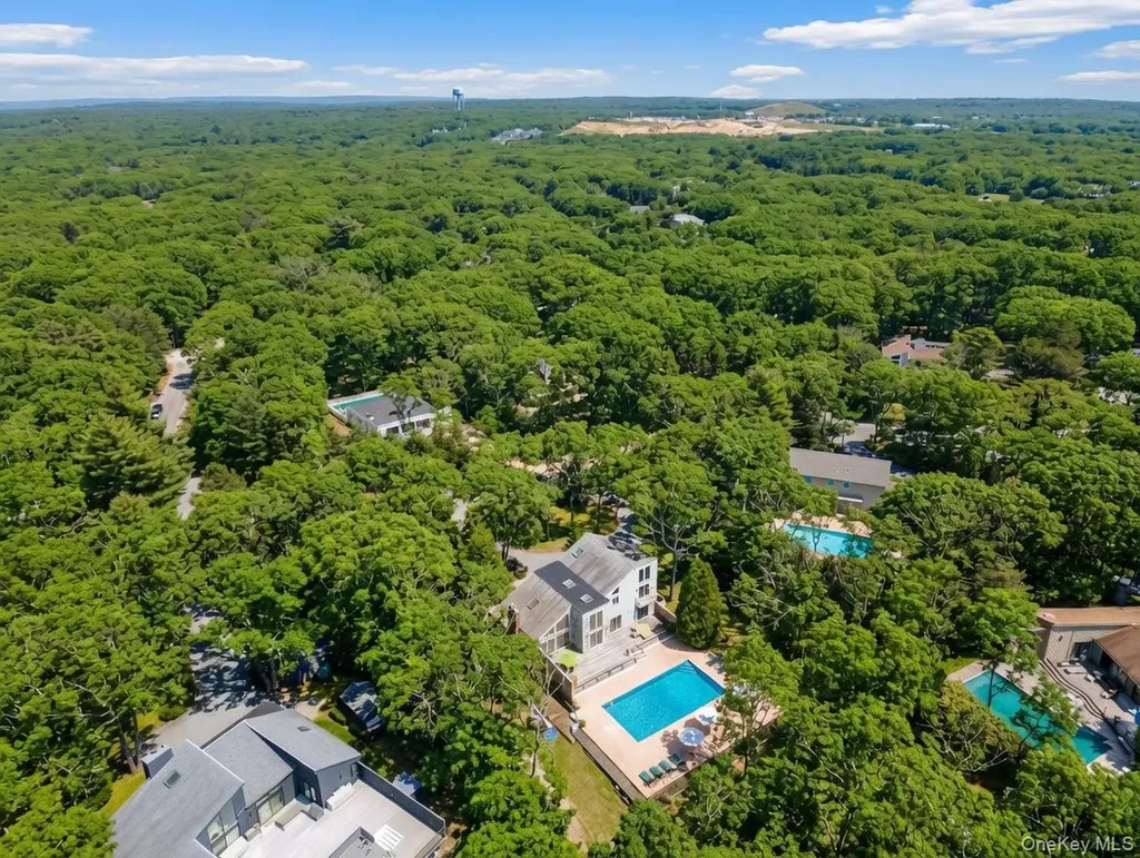 44 Diane Drive East Hampton NY 11937