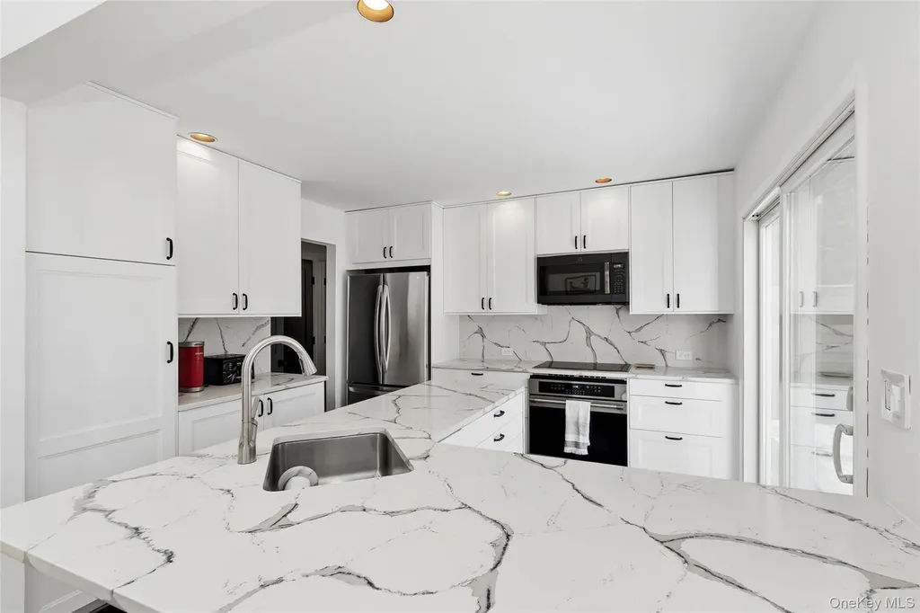 44 Diane Drive East Hampton NY 11937