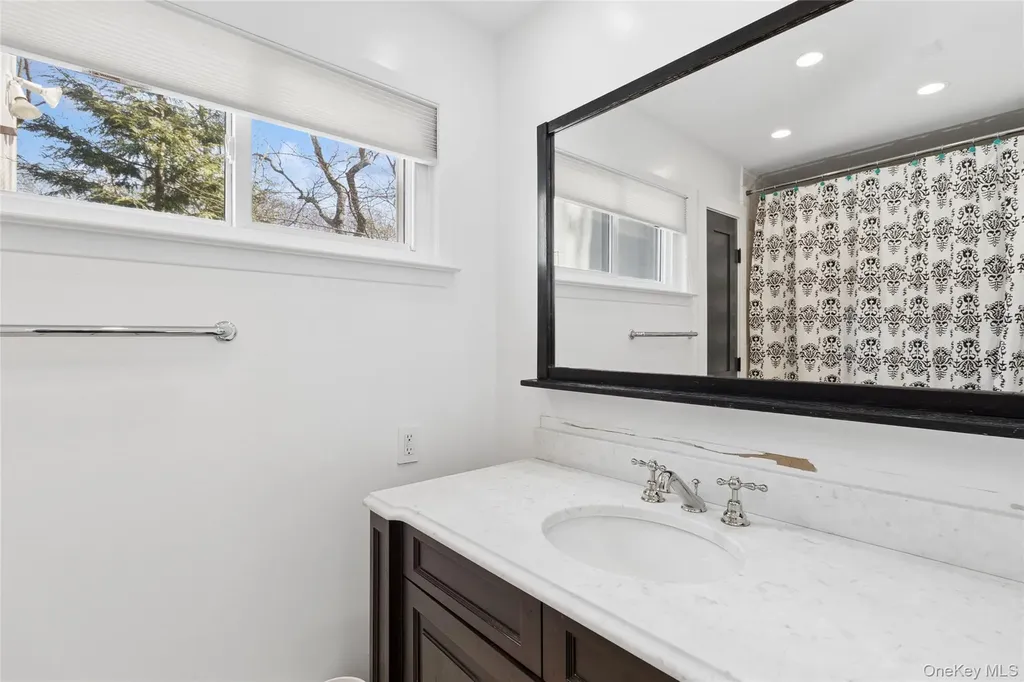 44 Diane Drive East Hampton NY 11937