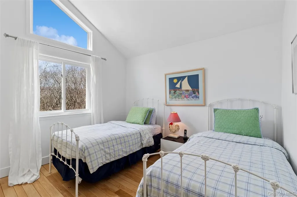 44 Diane Drive East Hampton NY 11937