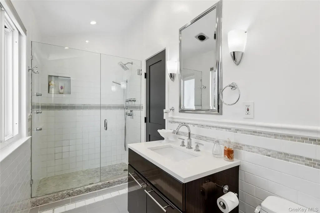 44 Diane Drive East Hampton NY 11937