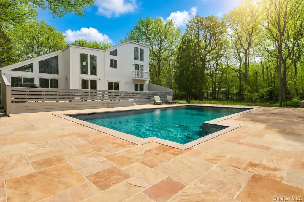 44 Diane Drive East Hampton NY 11937