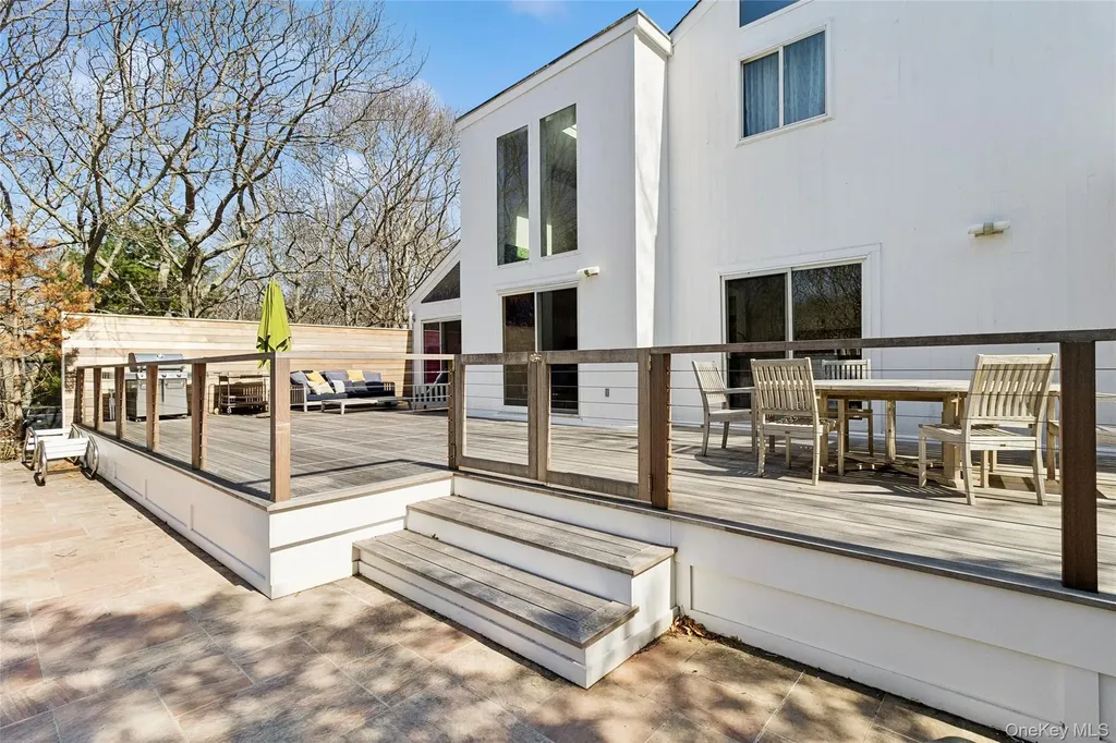 44 Diane Drive East Hampton NY 11937