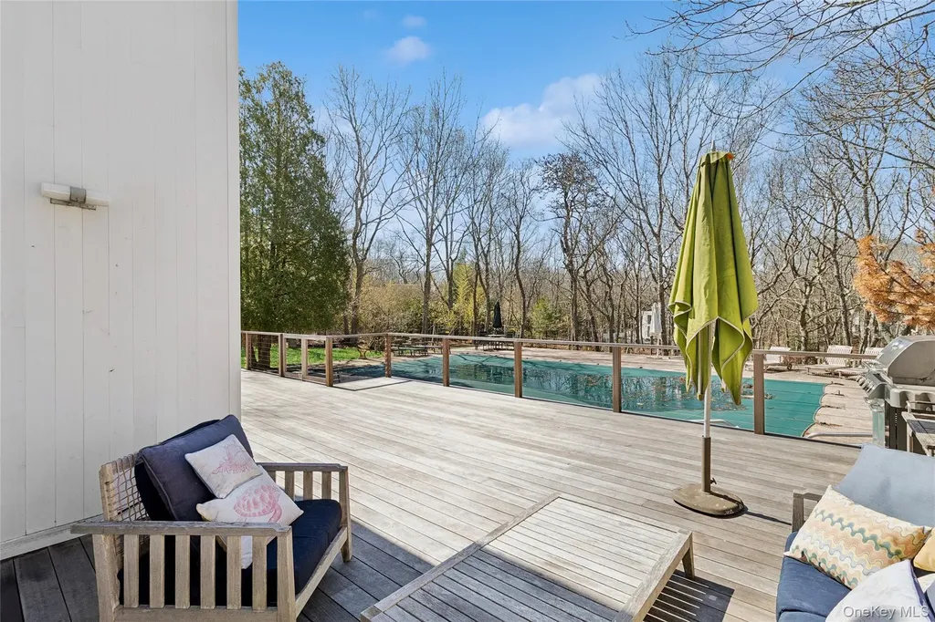 44 Diane Drive East Hampton NY 11937