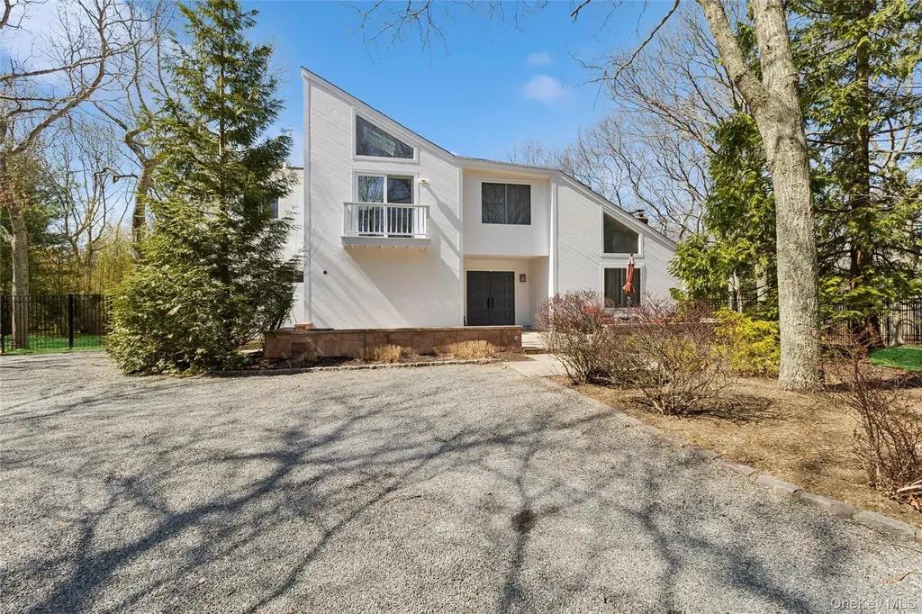 44 Diane Drive East Hampton NY 11937