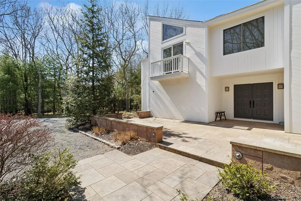 44 Diane Drive East Hampton NY 11937