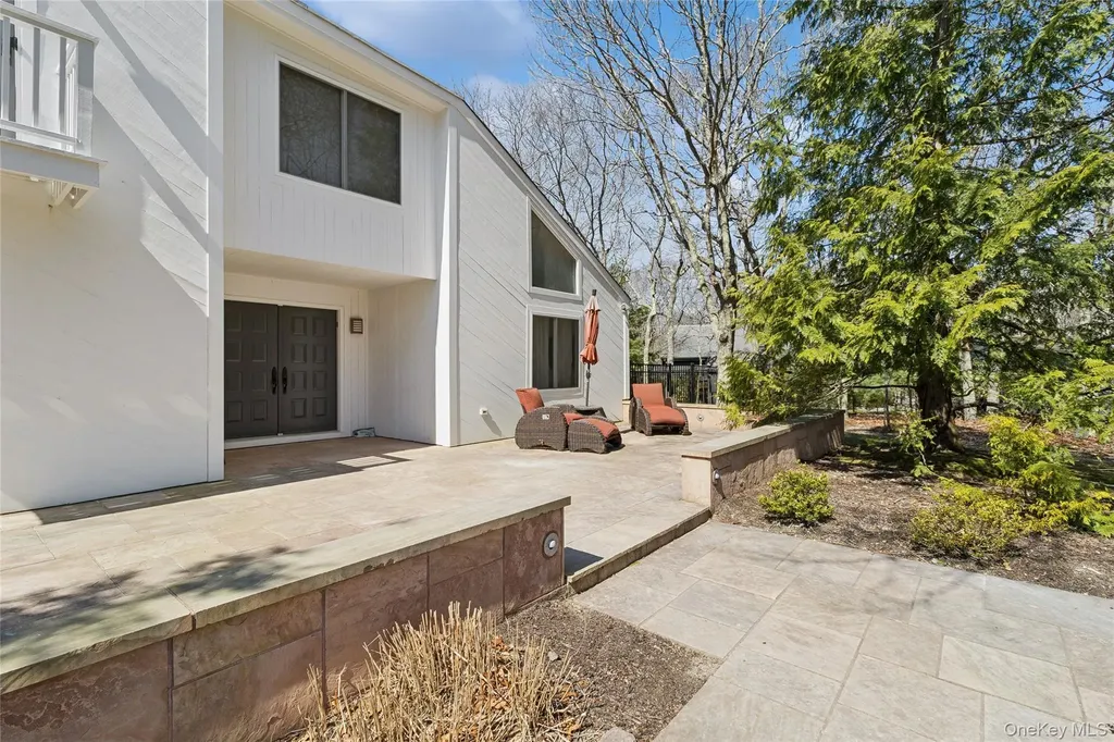 44 Diane Drive East Hampton NY 11937