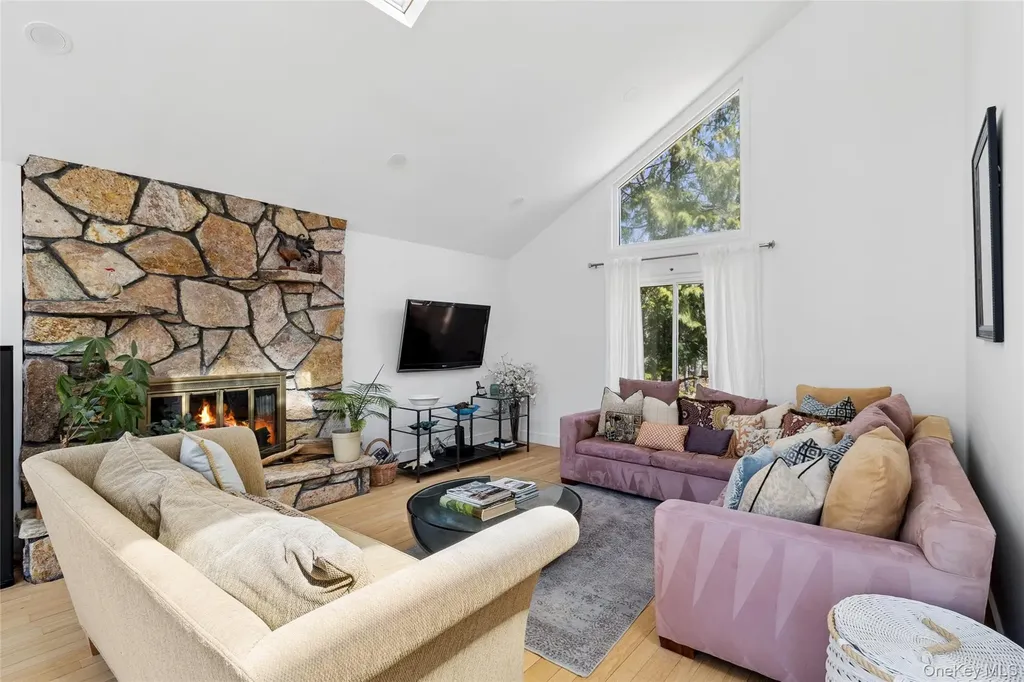 44 Diane Drive East Hampton NY 11937