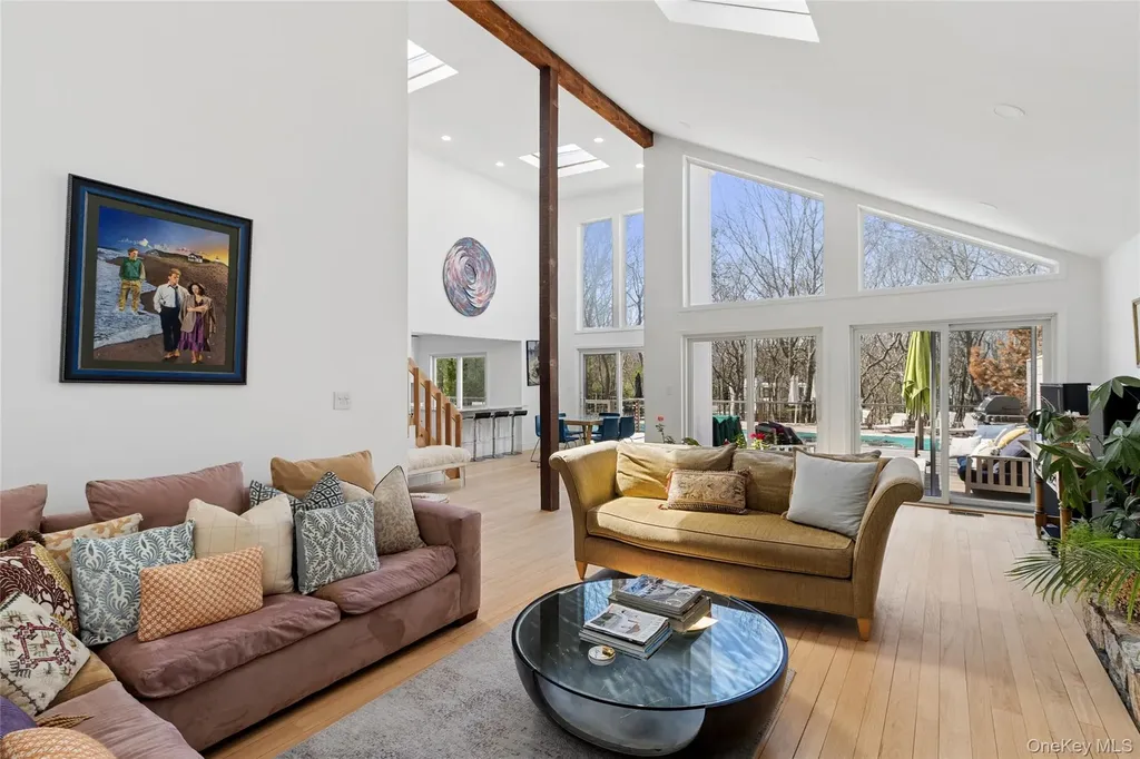 44 Diane Drive East Hampton NY 11937