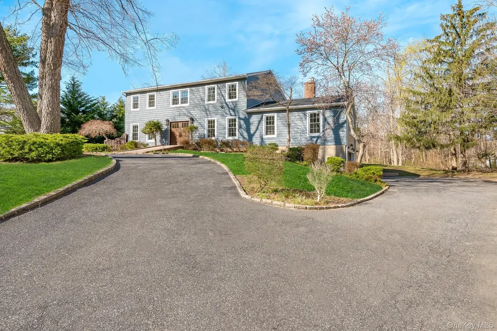 2 Pebble Hill Drive Northport NY 11768
