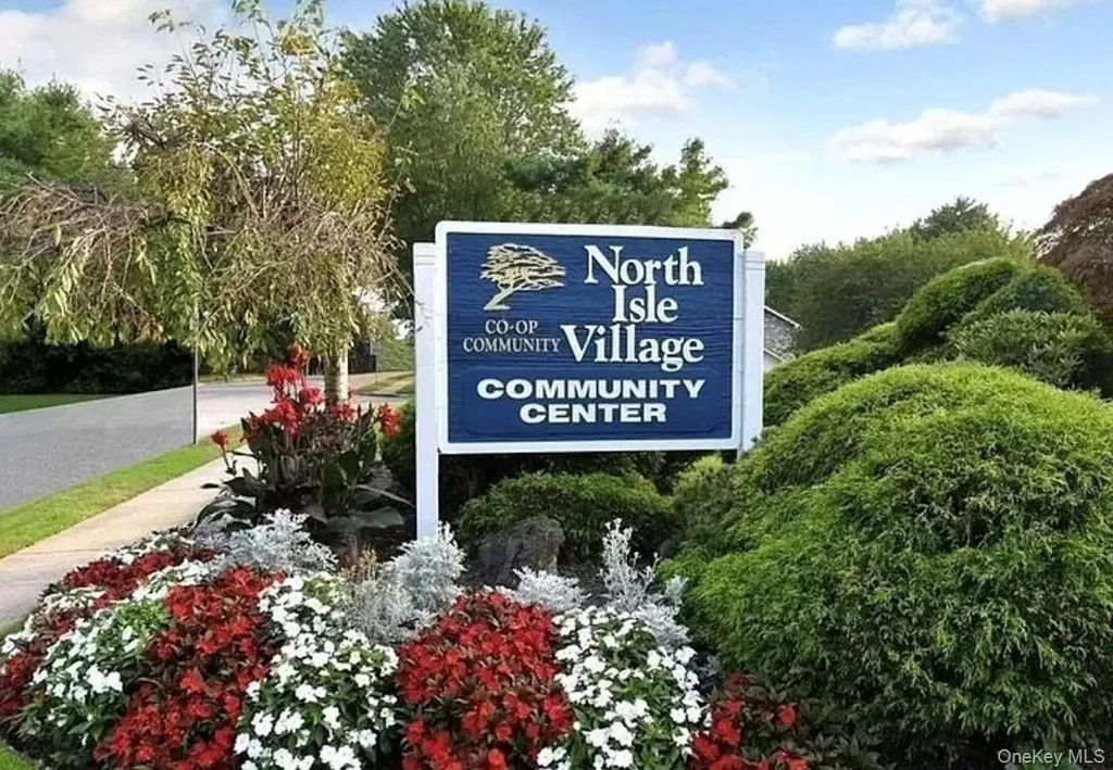 37 El Comino Coram NY 11727
