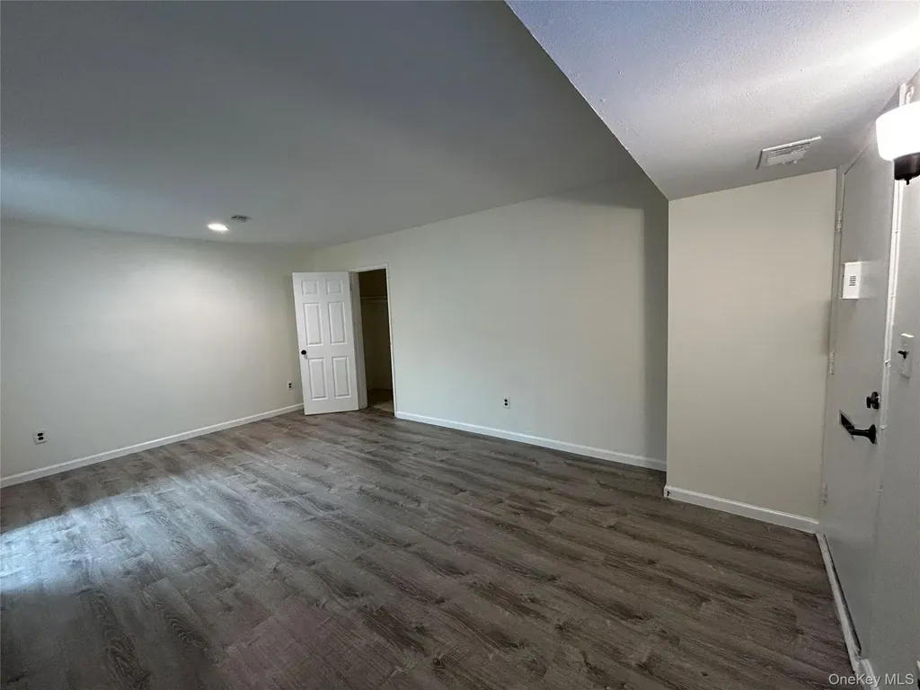 37 El Comino Coram NY 11727